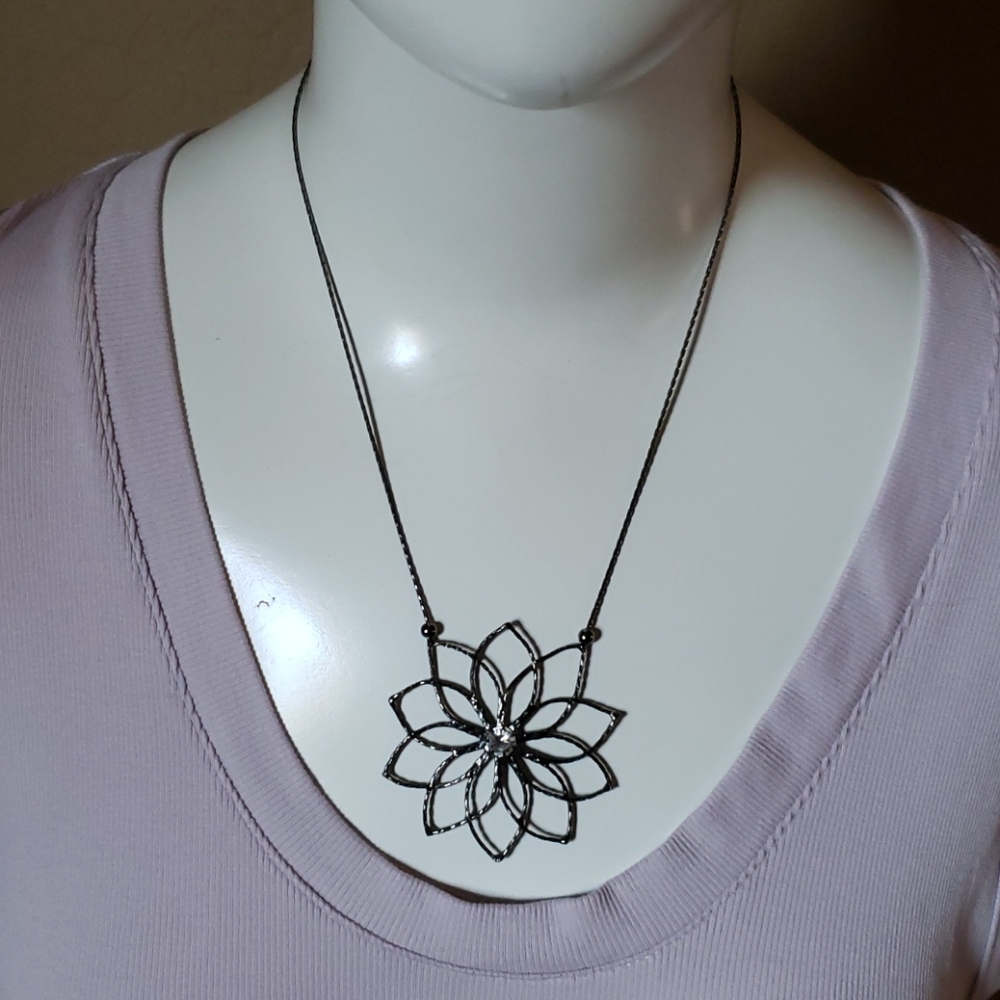 Metal flower necklace (19)